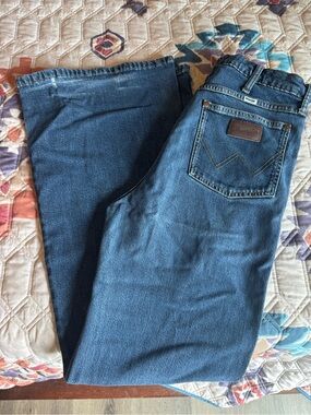 Wrangler Women’s Dark Blue Flare Jeans. Minimal wear on bottoms, as pictured.